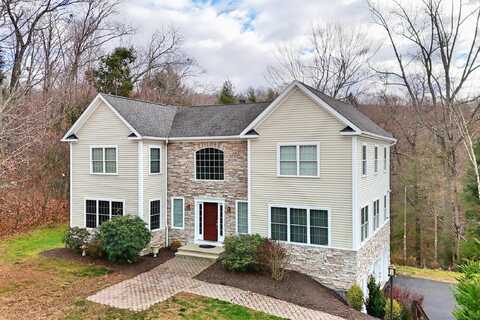 8 Belinsky Circle, Oxford, CT 06478