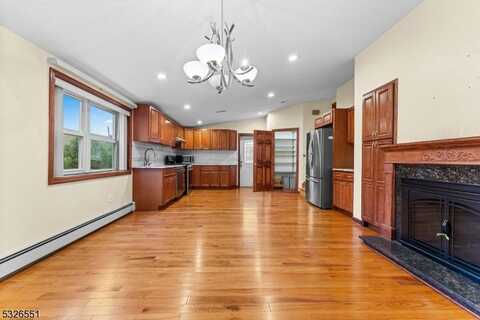 46 King St, Nutley, NJ 07110