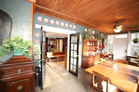 26 Kitazuma Road, Black Mountain, NC 28711