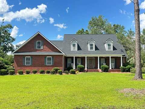 344 Greenwood Dr., Broxton, GA 31519