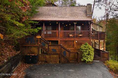 716 Golden Eagle Way, Pigeon Forge, TN 37863