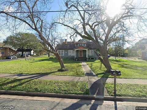 15Th, HUNTSVILLE, TX 77340