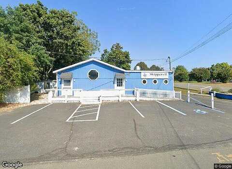 Main Rd, Greenport, NY 11944