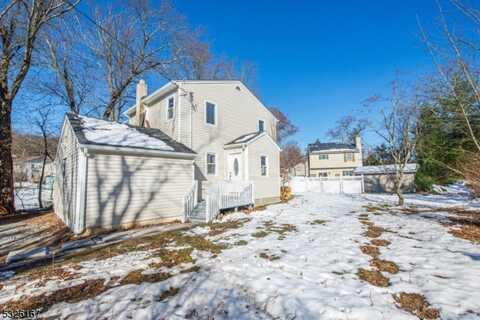 8 Fairview Dr, West Milford, NJ 07421