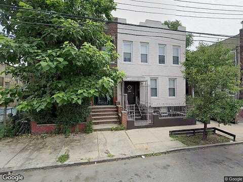 Berriman, BROOKLYN, NY 11208