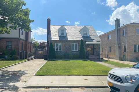 213Th, BAYSIDE HILLS, NY 11364