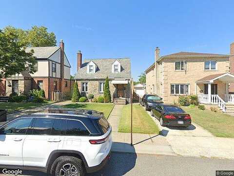 213Th, BAYSIDE HILLS, NY 11364