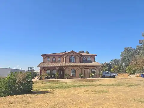 Nebraska Ave, Dinuba, CA 93618