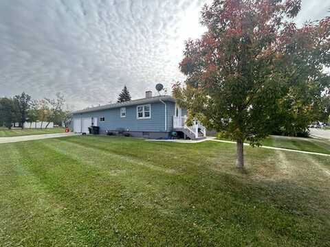 801 East St, Bottineau, ND 58318