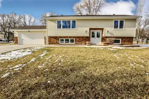 2203 N STATE Street, Aberdeen, SD 57401