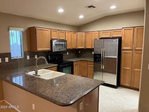 633 E LESLIE Avenue, San Tan Valley, AZ 85140