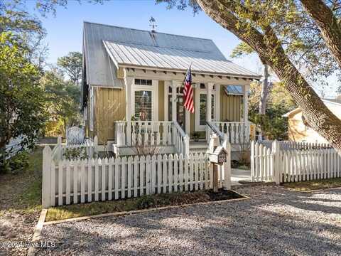 413 N Caswell Avenue, Southport, NC 28461