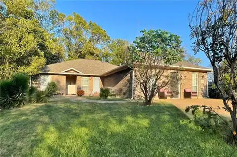 800 Braeswood Circle, Bryan, TX 77803