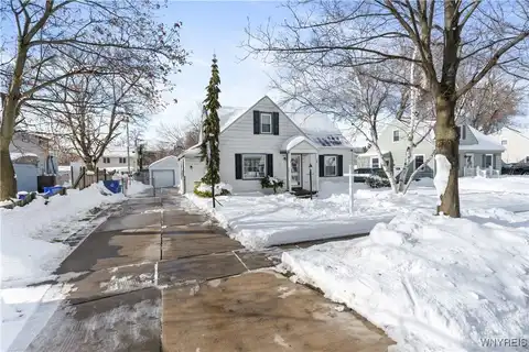 16 Briarwood Drive, West Seneca, NY 14224