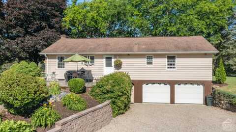 33 Mountain View, Germantown, NY 12526