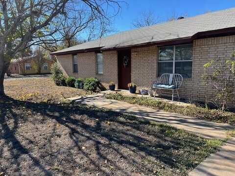 1105 Pine St, Brady, TX 76825