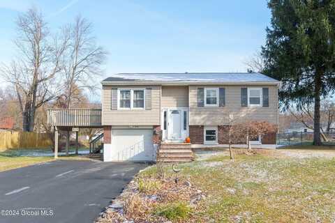 18 Berkshire Drive, East Greenbush, NY 12061