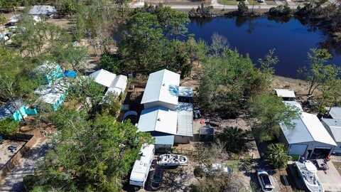 8 Eighth St, Steinhatchee, FL 32359