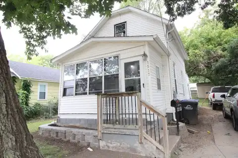 1517 Clinton Avenue, Des Moines, IA 50313