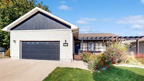 503 W Pleasantview Drive, Prairie City, IA 50228