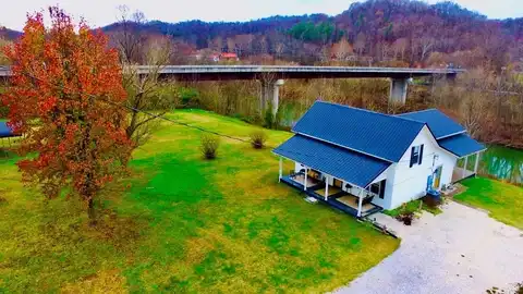 3167 Pricetown Rd, Paintsville, KY 41240