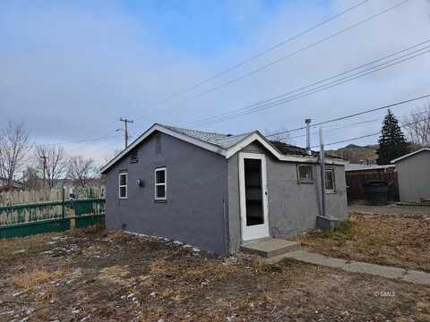 418 1/2 N Nowlan Ave, Glendive, MT 59330