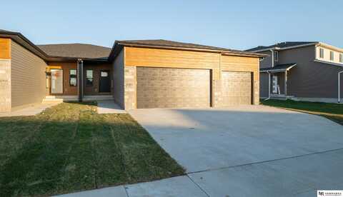 1060 Titan Drive, Hickman, NE 68372