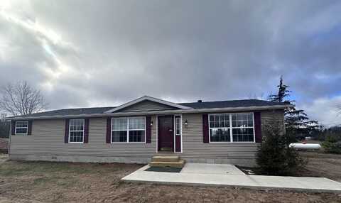 839 S Deerwood Circle, White Cloud, MI 49349