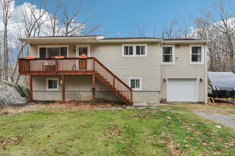 3 Forest Dr, Vernon, NJ 07422