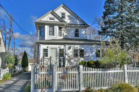 125 Bogert St, Teaneck, NJ 07666