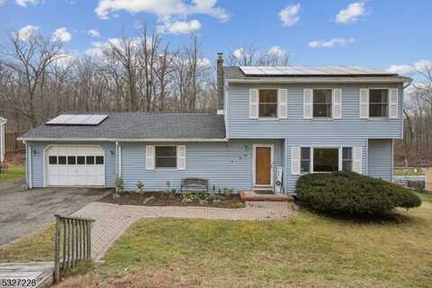 46 Navajo Trl, West Milford, NJ 07480