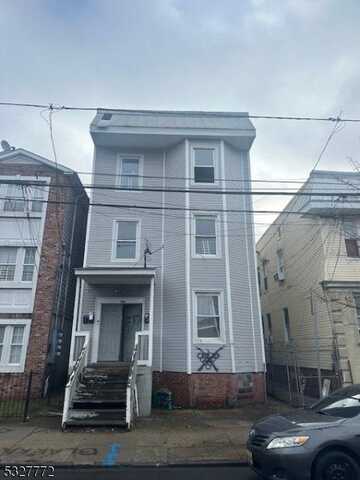 748 S 11th St, Newark, NJ 07103