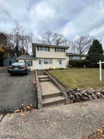 5 Missonellie Ct, Hawthorne, NJ 07506