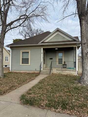 616 W 5th St, Larned, KS 67550