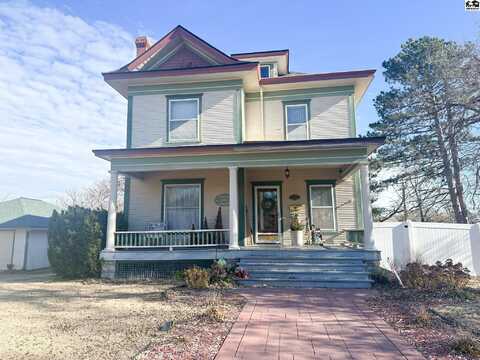 106 N Pine St, Pratt, KS 67124