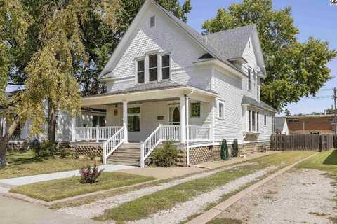 120 N 7th St, Sterling, KS 67579