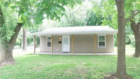 1126 N Ash Street, Nevada, MO 64772