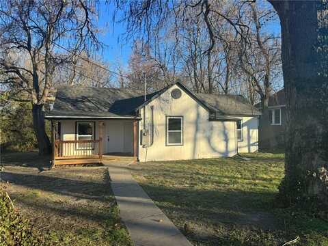 901 4th Street, Osawatomie, KS 66064