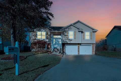 402 NW Orion Drive, Grain Valley, MO 64029