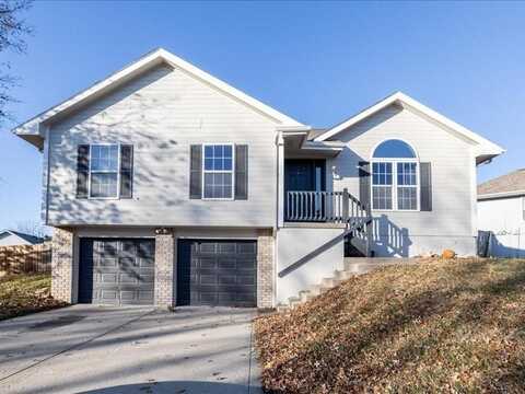 907 Paradise Lane, Smithville, MO 64089