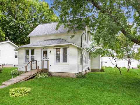 814 5th St, Kalona, IA 52247