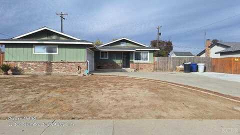 76 Spruce Avenue, Lemoore, CA 93245