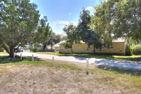 155-a Nimitz Dr, Kerrville, TX 78028