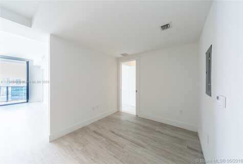 121 NE 34th St, Miami, FL 33137