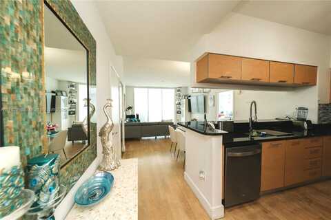 31 SE 5th St, Miami, FL 33131