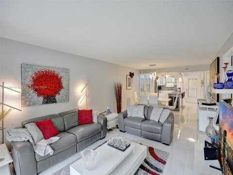 5860 NW 44th St, Lauderhill, FL 33319