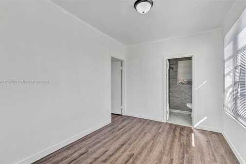 1060 SW 2nd St, Miami, FL 33130