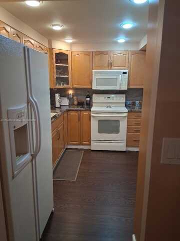 1000 St Charles Pl, Pembroke Pines, FL 33026