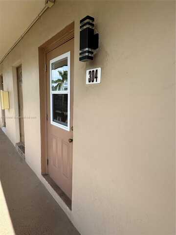 3430 NW 52nd Ave, Lauderdale Lakes, FL 33319
