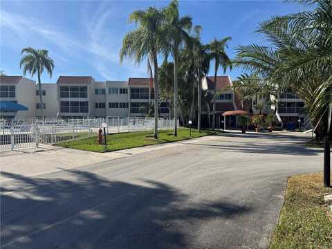 120 Lakeview Dr, Weston, FL 33326